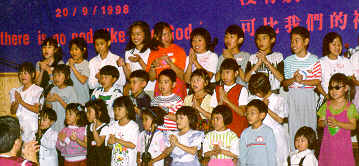 Chinese and Vietnamese Mennonite children, 1998 (17 Kb): photo by Neil Funk-Unrau
