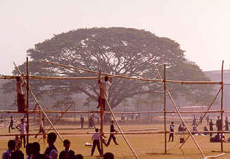 Preparing for World Conference in Calcutta, India, 1997; Putting Up a "shamiana" or Tent to Accomodate Thousands for Worship (12 Kb): Canadian Mennonite photo
